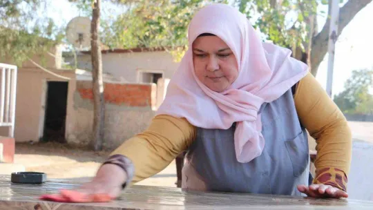 Kahvehaneye kadın eli değdi