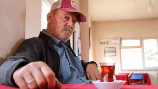 Kahvehaneye kadın eli değdi