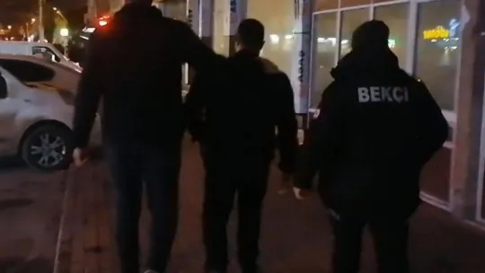 Kameraya yansıyan silahlı kavgada tutuklama