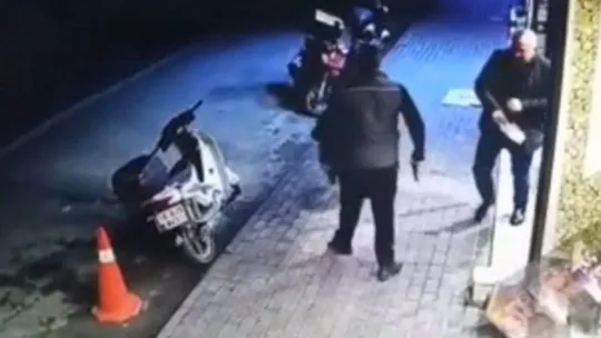 Kameraya yansıyan silahlı kavgada tutuklama