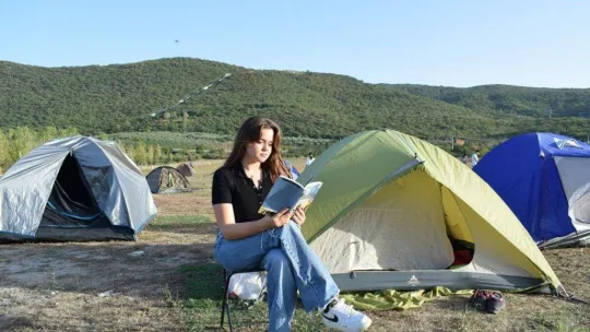 Kamplı doğa yürüyüşünde sonbaharın keyfini yaşadılar