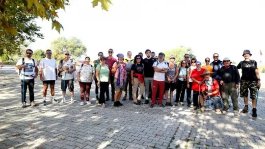 Kamplı doğa yürüyüşünde sonbaharın keyfini yaşadılar