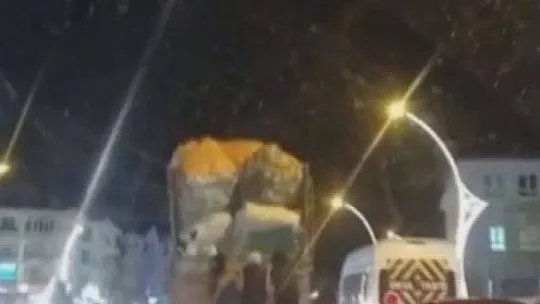 Kamyonet arkasına asılıp, ölüme davetiye çıkardılar
