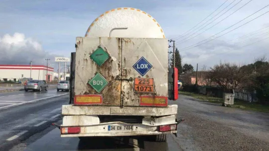 Kamyonet, tankere arkadan çarptı: 1 yaralı