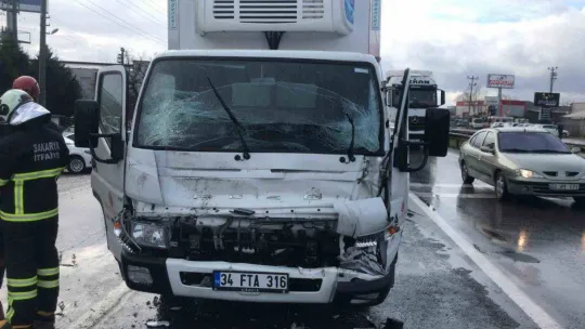 Kamyonet, tankere arkadan çarptı: 1 yaralı