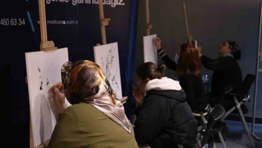 Kanser hastaları sanat ile hayata tutunuyor