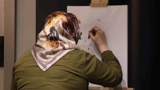 Kanser hastaları sanat ile hayata tutunuyor
