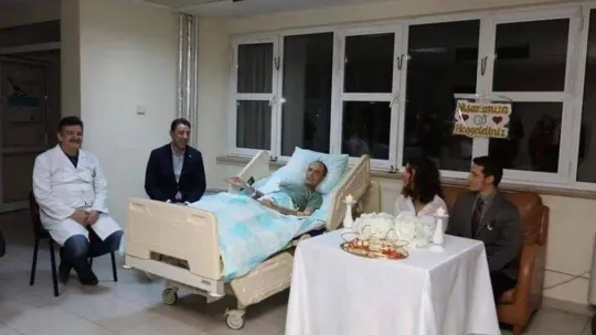 Kanser hastası babaya nişan sürprizi