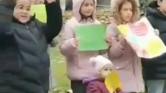 Kanser tedavisi gören öğretmene yürek ısıtan kutlama