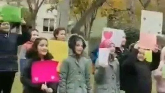 Kanser tedavisi gören öğretmene yürek ısıtan kutlama