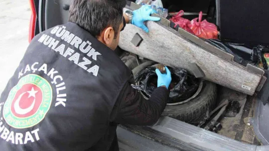Kapıkule'de kaçakçılık operasyonu: 1 milyon liralık kaçak trüf mantarı ve kehribar ele geçirildi