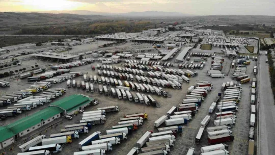 Kapıkule'de tır sürücüleri: 'Türkiye'nin ihracatı baltalanıyor'