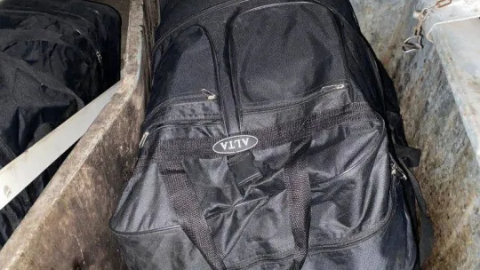 Kapıkule'de valizler dolusu uyuşturucuyu çöpe atarken yakalandılar