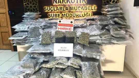 Kapıkule'de valizler dolusu uyuşturucuyu çöpe atarken yakalandılar