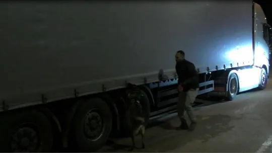 Kapıkule'den yurda giriş yapan tırda 39 kilo 298 gram skunk ele geçirildi