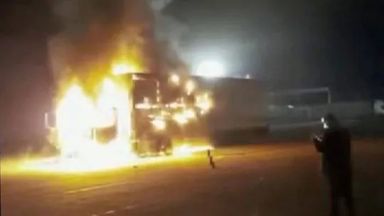 Kapıkule Sınır Kapısı'nda bekleyen tır alev topuna döndü