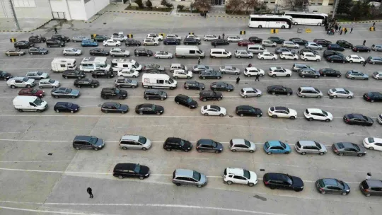 Kapıkule Sınır Kapısı'nda Bulgarların yılbaşı hareketliliği: Uzun araç kuyrukları havadan görüntülendi