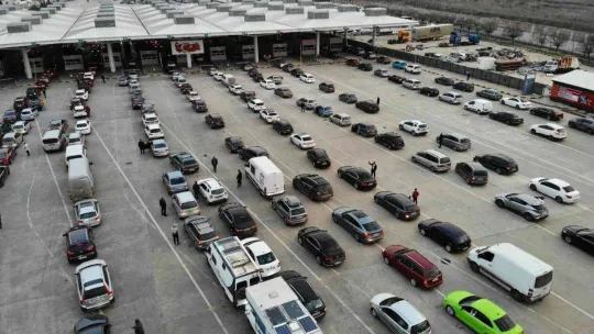 Kapıkule Sınır Kapısı'nda Bulgarların yılbaşı hareketliliği: Uzun araç kuyrukları havadan görüntülendi