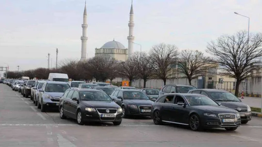 Kapıkule Sınır Kapısı'nda Bulgarların yılbaşı hareketliliği: Uzun araç kuyrukları havadan görüntülendi
