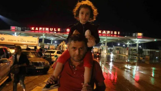 Kapıkule Sınır Kapısında vatandaşlar araçlarıyla mahsur kaldı