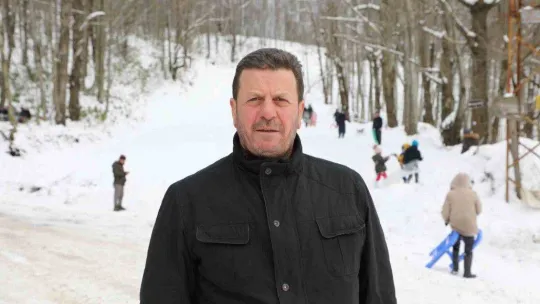 Kar yağınca eğlencenin merkezi oldu: Kızağını alan buraya koştu