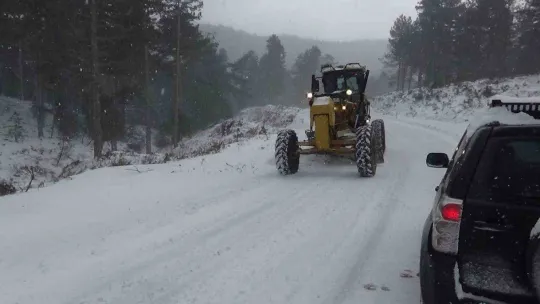 Kar yağışı nedeniyle Kazdağları'nda ulaşım güçlükle sağlanıyor