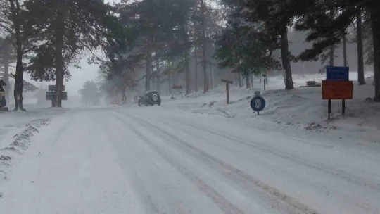 Kar yağışı nedeniyle Kazdağları'nda ulaşım güçlükle sağlanıyor