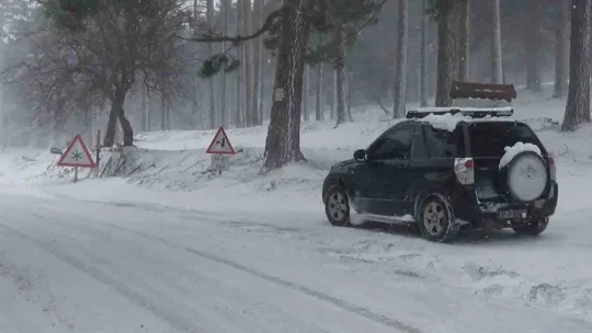 Kar yağışı nedeniyle Kazdağları'nda ulaşım güçlükle sağlanıyor