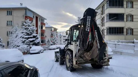 Kar yağışı, yolların buzlanmasına sebep oldu