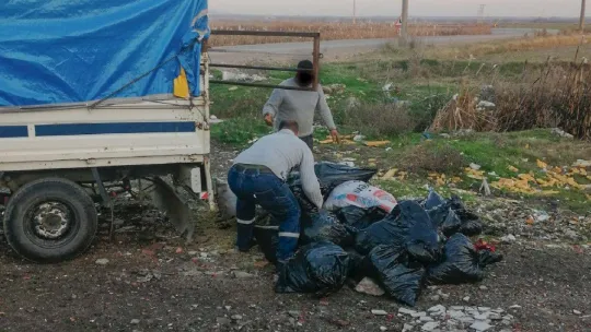 Karacabey'de kaçak moloz dökenlere geçit yok