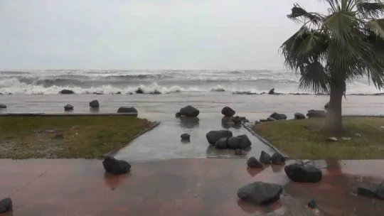 Karadeniz'de dev dalgalar