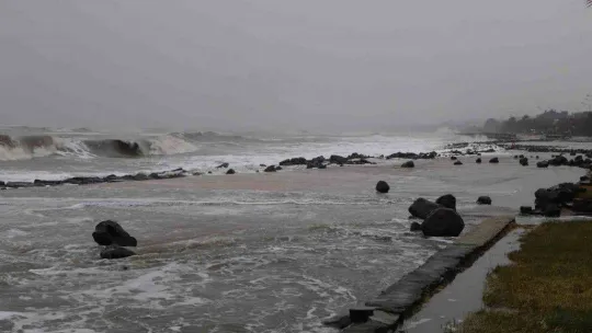 Karadeniz'de dev dalgalar