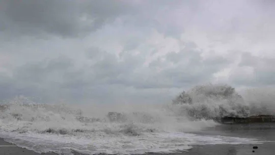 Karadeniz'de dev dalgalar