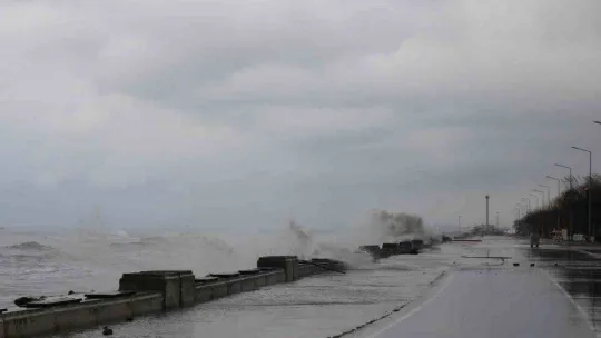 Karadeniz'de dev dalgalar