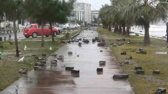 Karadeniz'de dev dalgalar