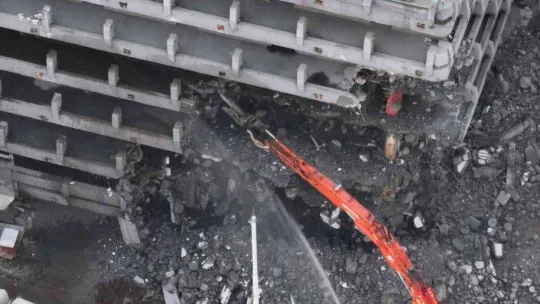 Karaköy'deki katlı otoparkın yıkım çalışmaları havadan görüntülendi