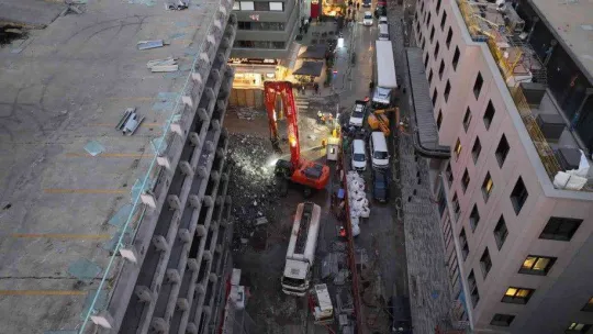 Karaköy'deki katlı otoparkın yıkım çalışmaları havadan görüntülendi