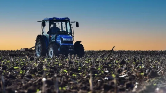 Karesi Belediyesi boş tarlalara buğday ekti