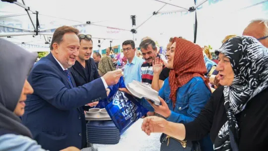 Karesi Belediyesi'nden sokak hayvanlarına 2 ton mama