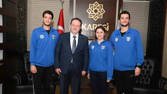 Karesi Belediyespor'un şampiyonları makamda