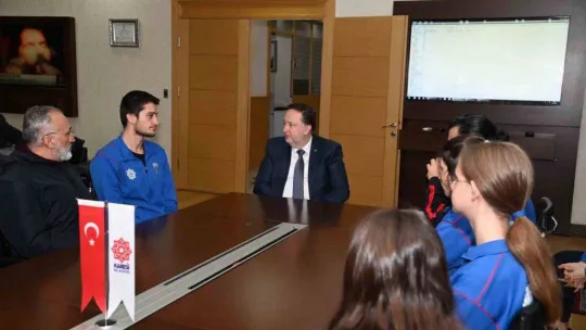 Karesi Belediyespor'un şampiyonları makamda