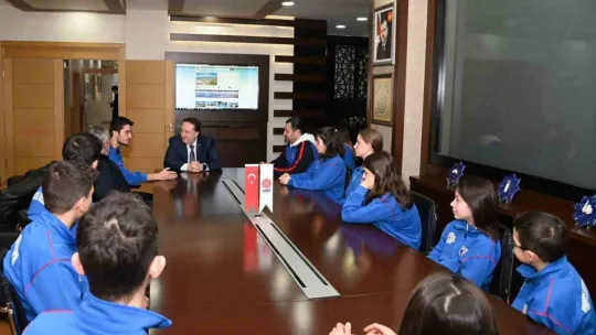 Karesi Belediyespor'un şampiyonları makamda