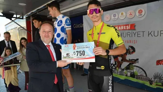 Karesi Cumhuriyet kupası bisiklet yarışları yapıldı