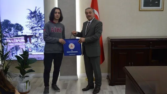 Karesi'de başarılı öğrenciler ödüllendirildi