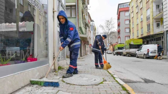 Karesi'de temizlik çalışmaları sürüyor