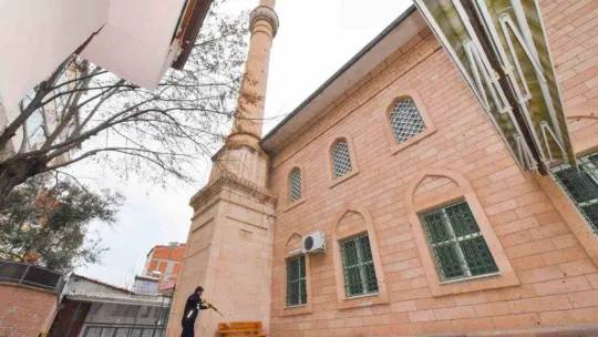 Karesi'de temizlik çalışmaları sürüyor