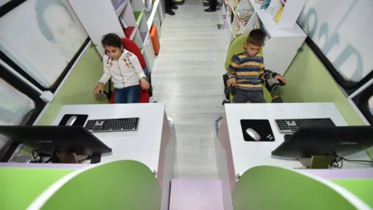 Karesi mobil çocuk kütüphanesi hizmete girdi