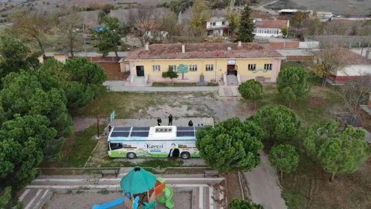 Karesi mobil çocuk kütüphanesi hizmete girdi