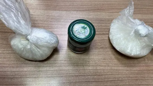 Karı-koca kılığında kiraladıkları evde sahte pasaport üretmişler