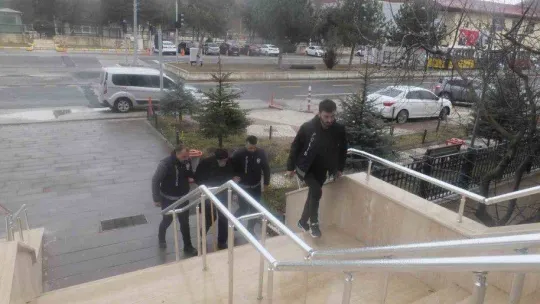 Karısını ve oğlunu öldüren 87 yaşındaki adam adliyeye sevk edildi